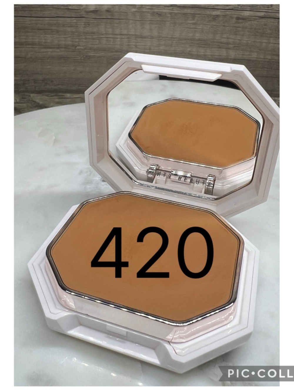 Fenty Beauty Pro Filt’r Soft Matte Powder Foundation - 420